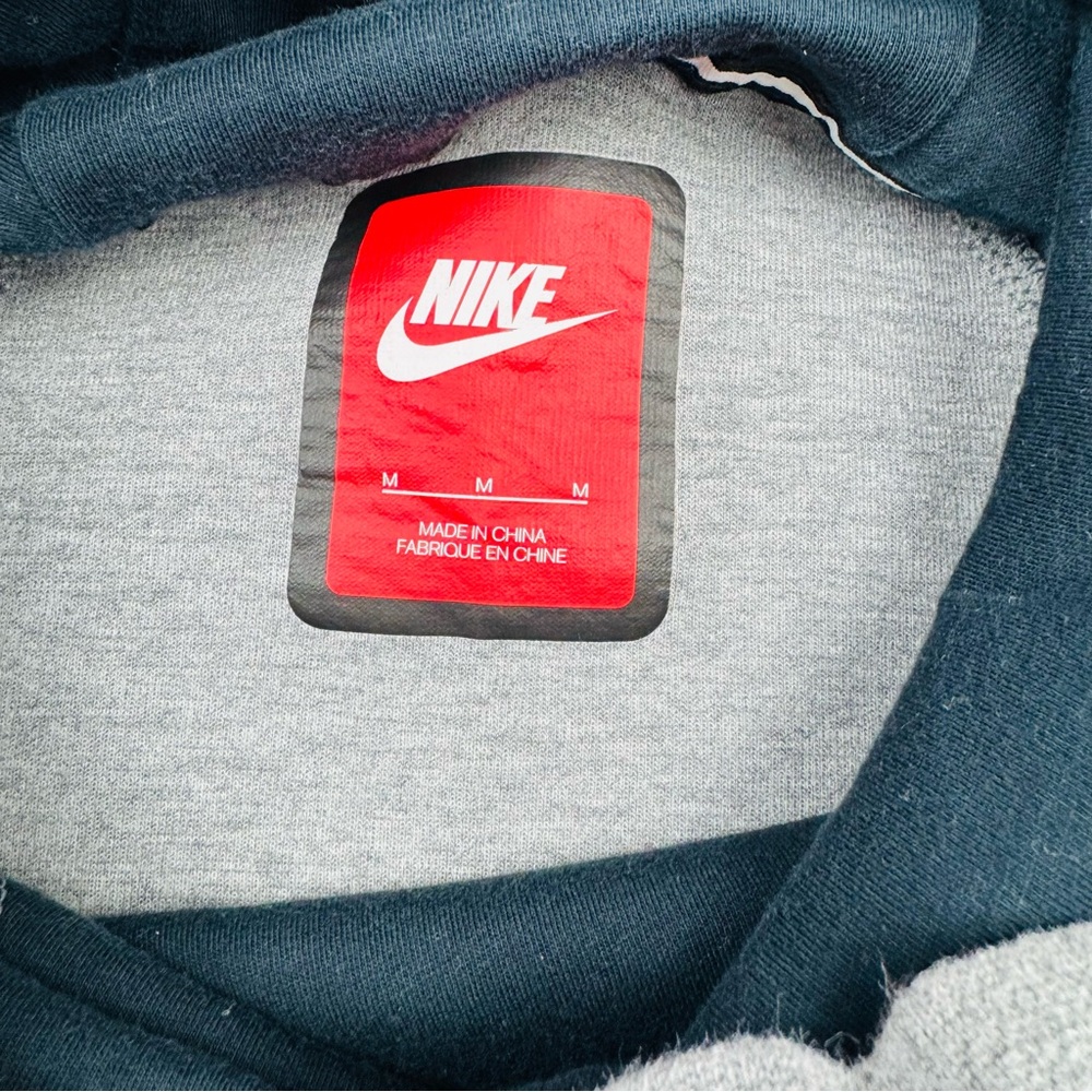 Nike Tech Women’s Fleece Funnel Hoodie.
Gray /black. Size M . - Picture 6 of 8